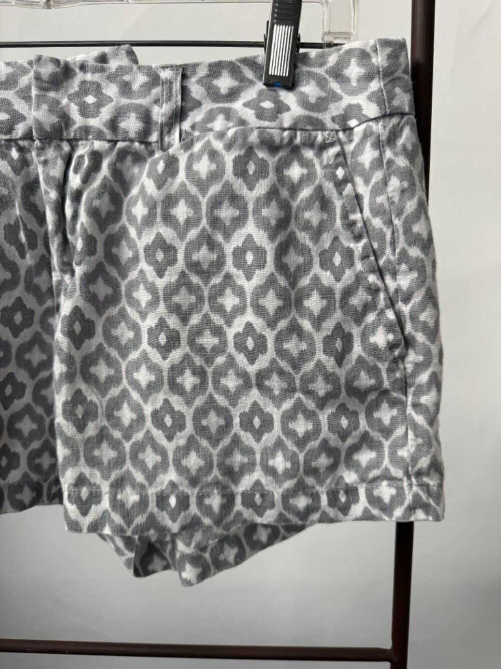 Cynthia Rowley Gray & White Linen Shorts Womens Size 4 Lightweight Ikat Print - Picture 12 of 16